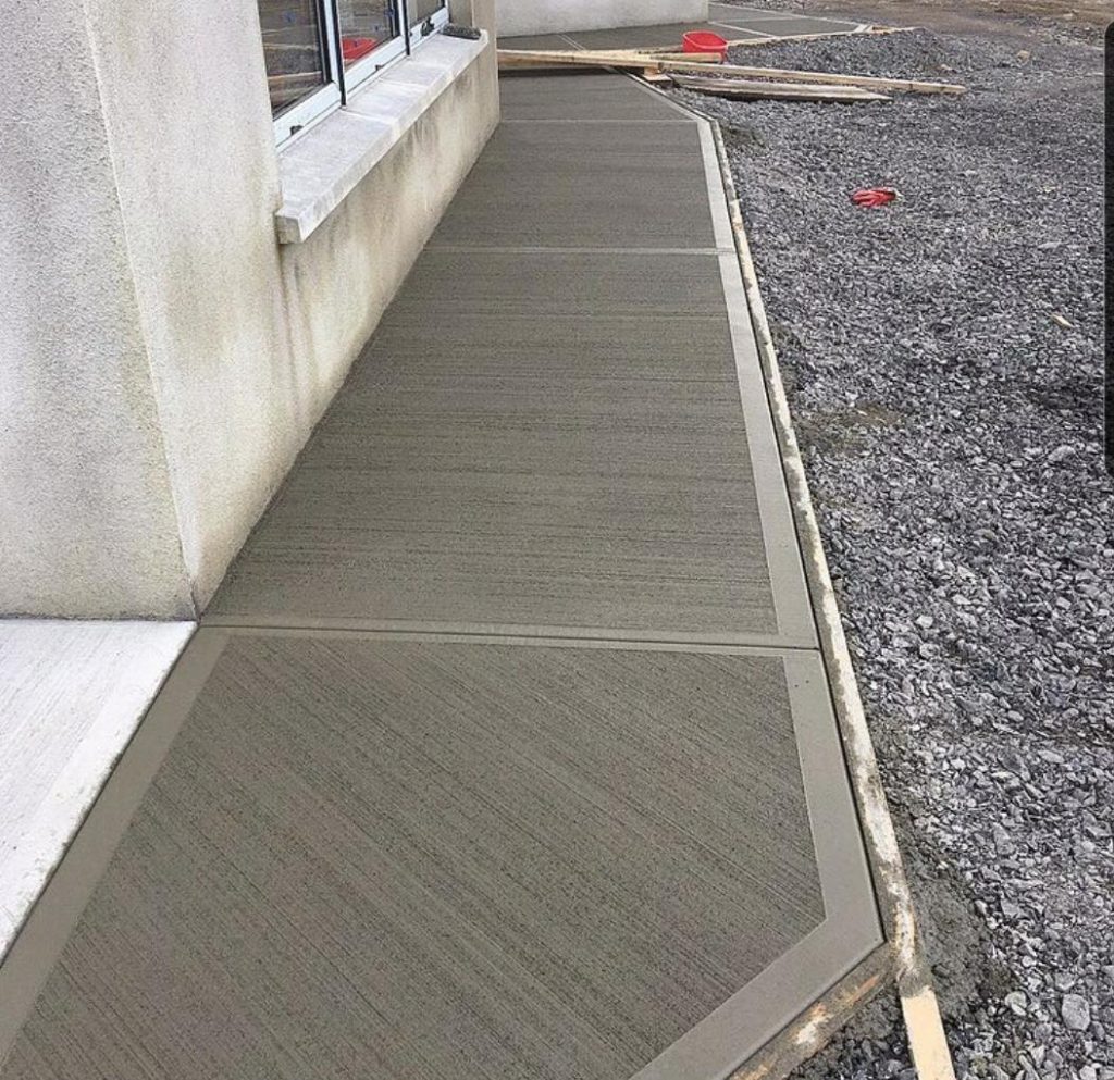 Süpürgeli beton